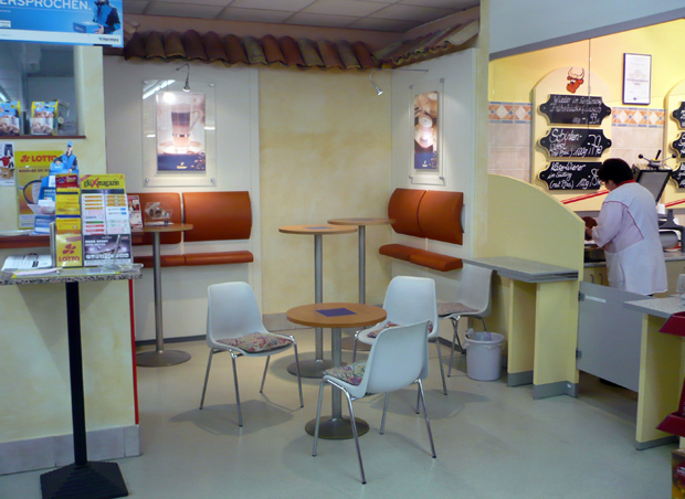 Bäckerei & TCHIBO Café